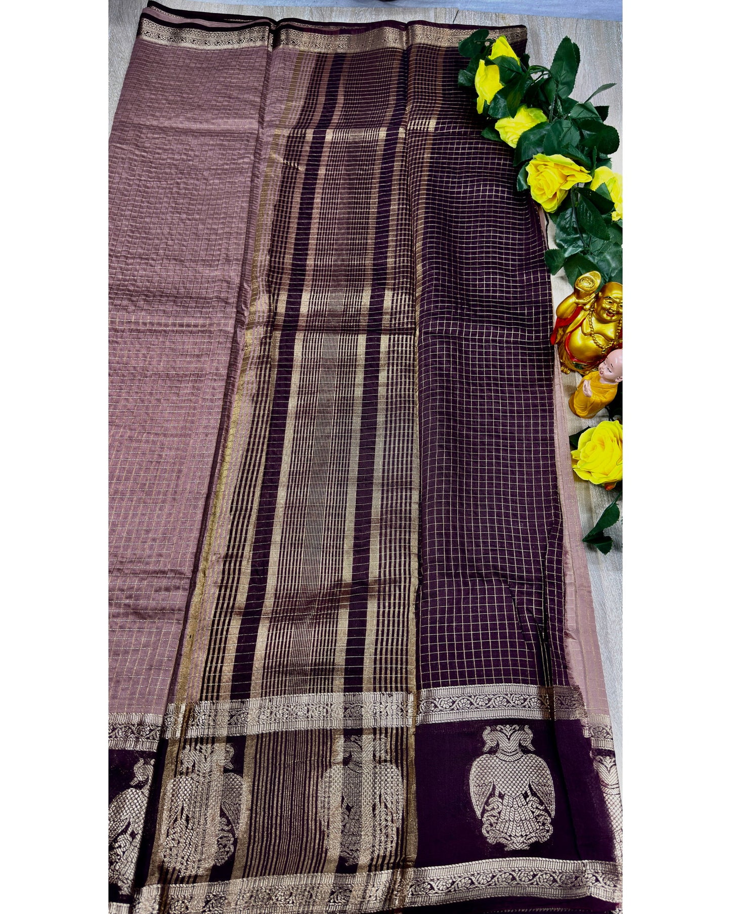 Onion gray with megentha gangabarunda boder