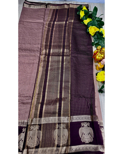 Onion gray with megentha gangabarunda boder