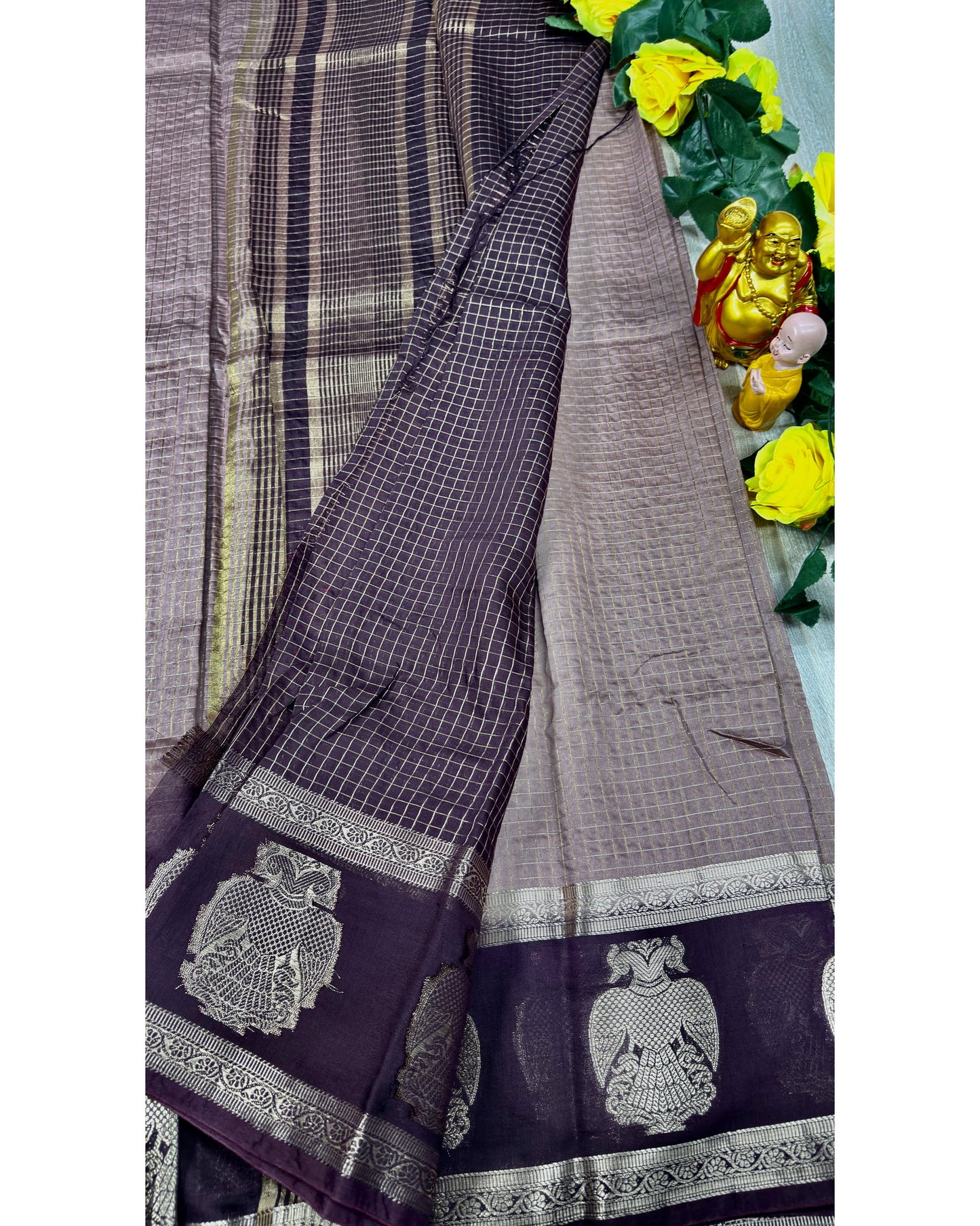 Onion gray with megentha gangabarunda boder
