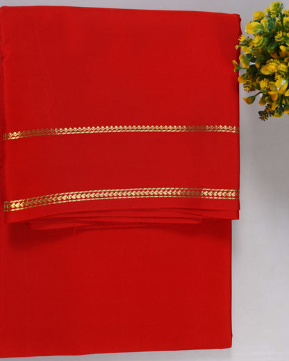 Red self with gap boder