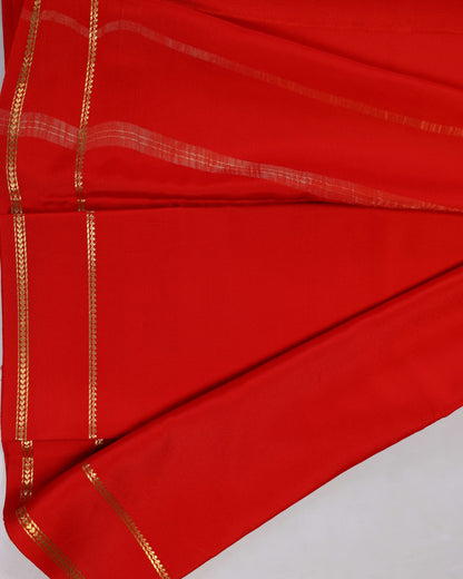 Red self with gap boder