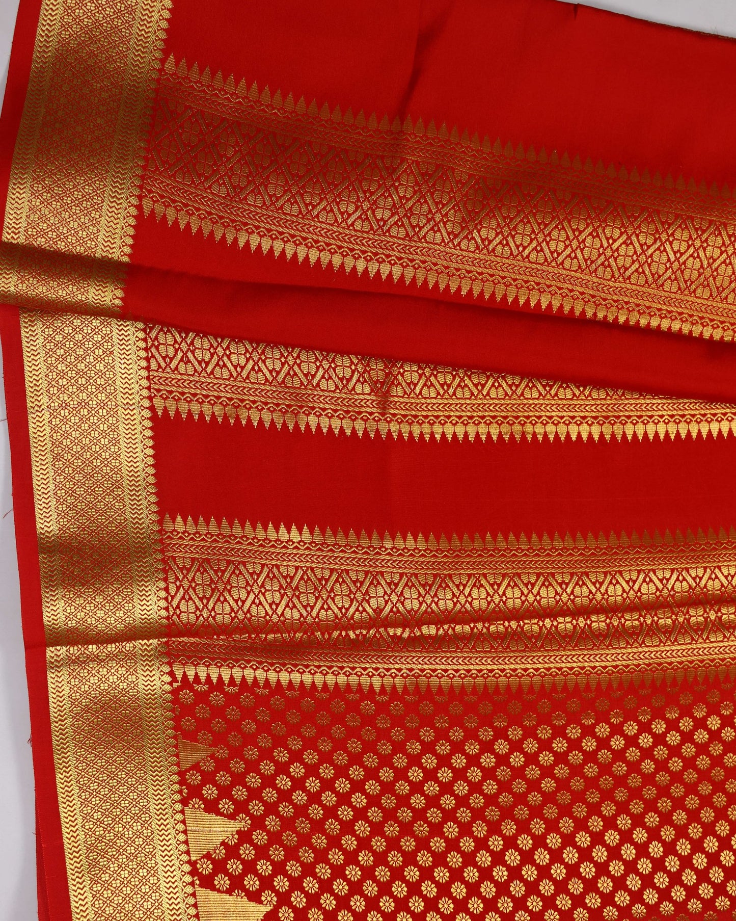 Red self rising boder brocket butta  pure mysore silk